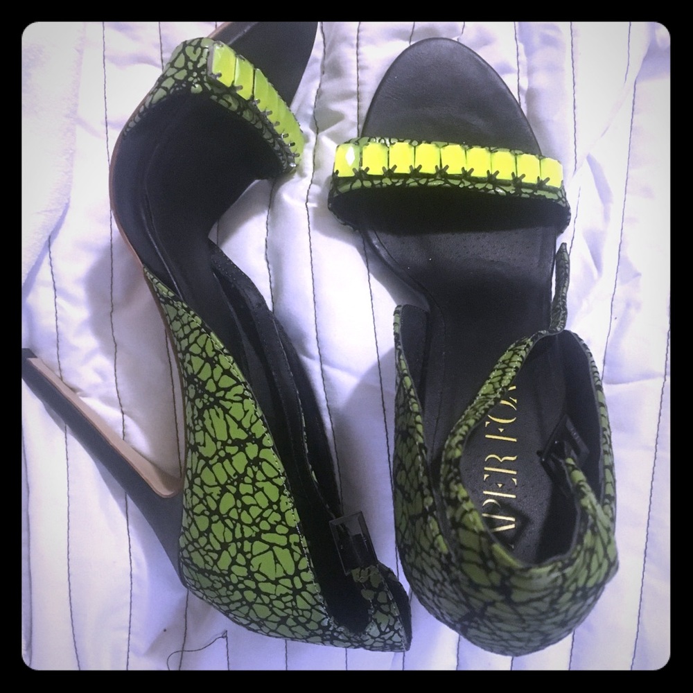 Heel shoes